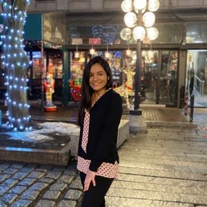 Meet your Posher, Lilian r